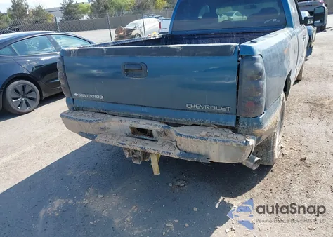 2002 Chevrolet Silverado 1500 Ls z USA, uszkodzony, nr VIN 2GCEC19V821254497